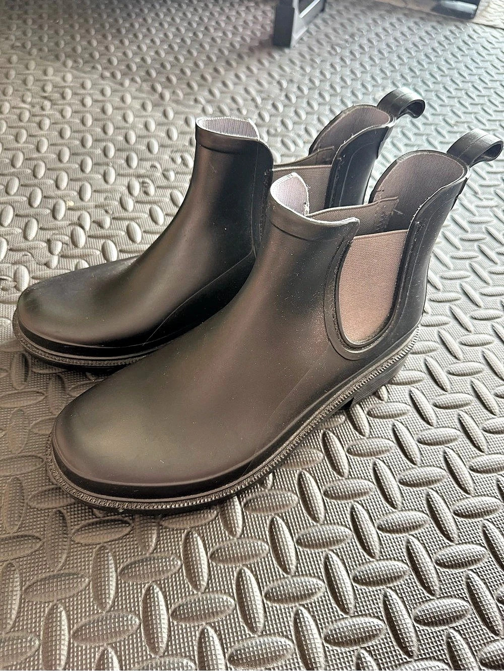 Time & Tru Black Chelsea Ankle Boots US 8